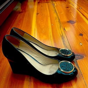 Tory Burch Black and Gold Wedges